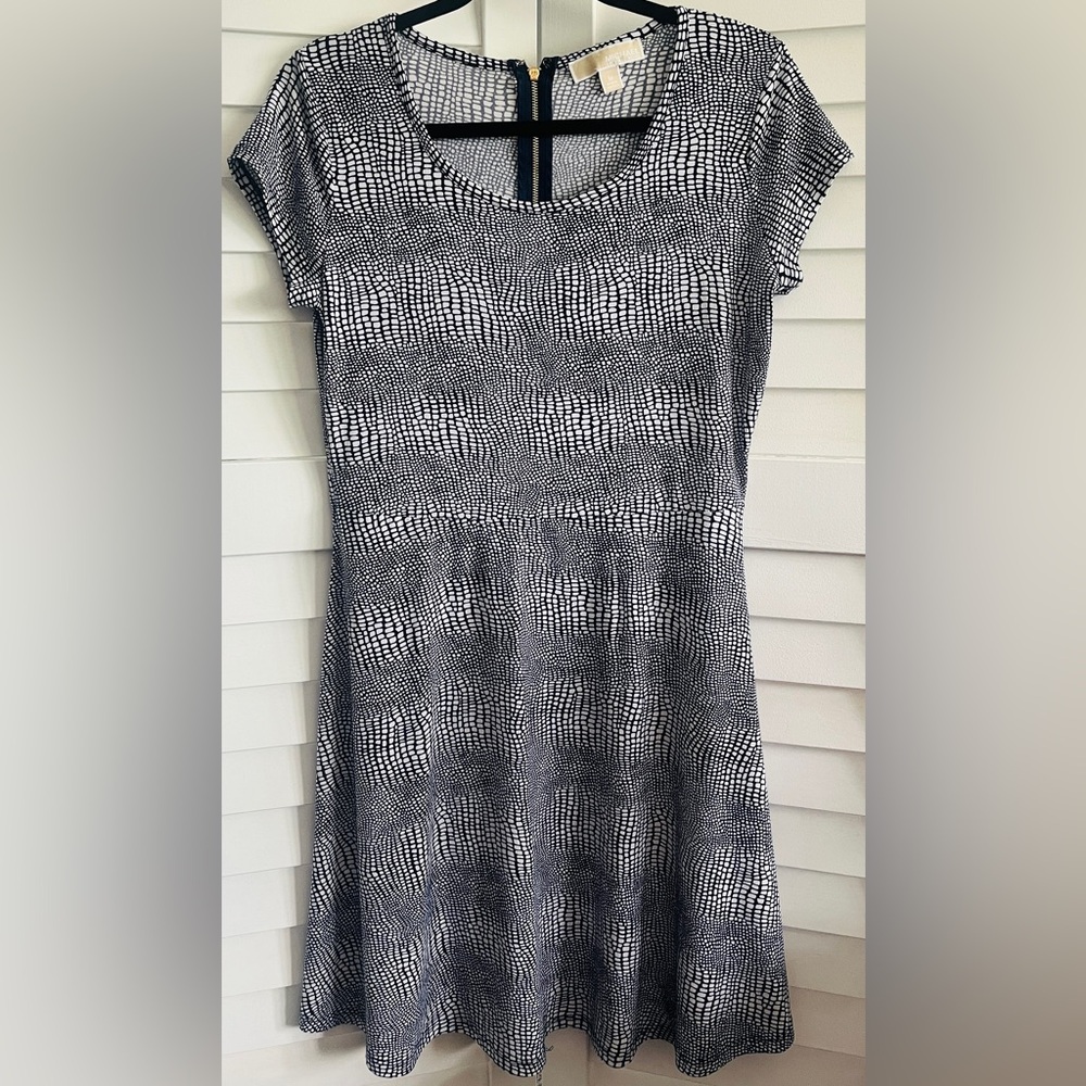 Michael Michael Kors Black & White Knit Dress Size M Short Sleeves Zipper Logo